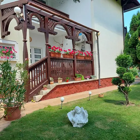 아파트 Takacs-haz *