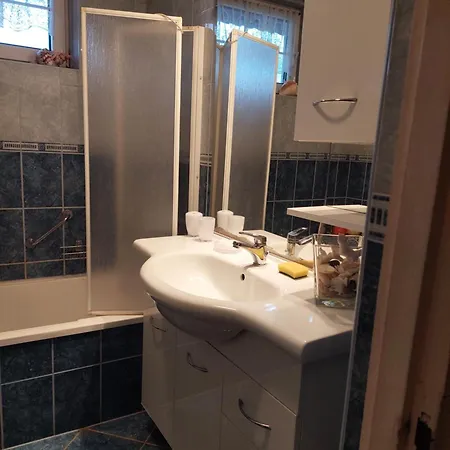 Takacs-haz 기에네스디아스