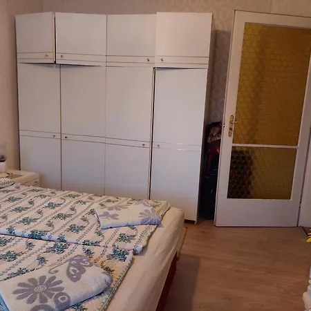 Takacs-haz * 기에네스디아스