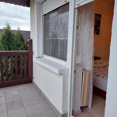 Takacs-haz 아파트 *